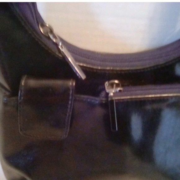 NEW Kenneth Cole Black Crossbody - Picture 2 of 5